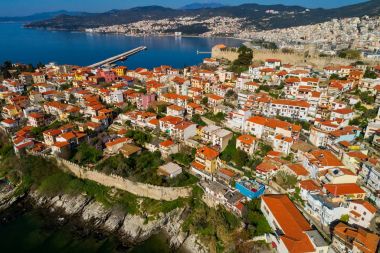 Havadan görünümü Kuzey Yunan, antik aquedu Kavala şehir