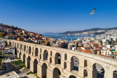 Havadan görünümü Kuzey Yunan, antik aquedu Kavala şehir