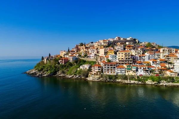 Flygfoto staden Kavala i norra grekiska, forntida aquedu — Stockfoto