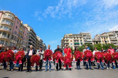 Şehir merkezinde Mayıs günü kutlamaları sırasında. Genel Confederat