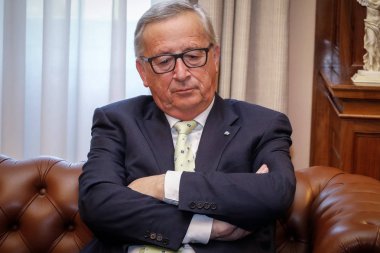 Atina, Yunanistan 26 Nisan 2018: Greeces Başbakan Alexis Tsipras Avrupa Komisyonu Başkanı Jean Claude Juncker Maximos Mansion adlı karşılamaktadır.