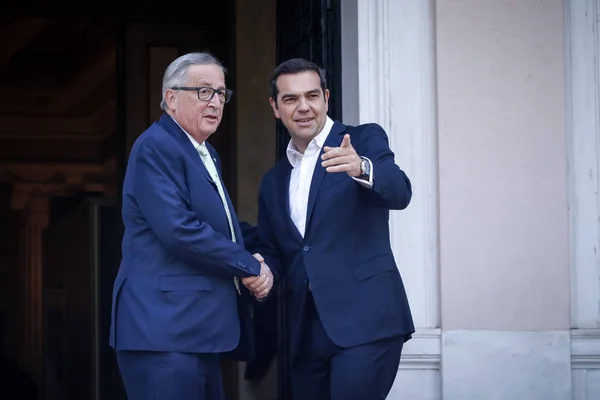 Афінах Квітня 2018 Greek Prime Minister Tsipras Вітає Президент Єврокомісії — стокове фото