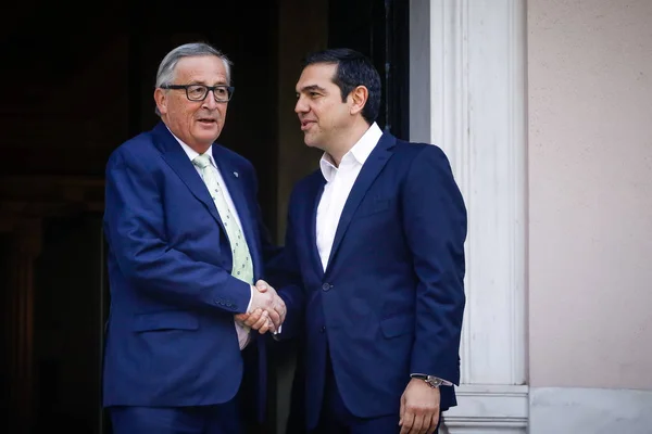Афінах Квітня 2018 Greek Prime Minister Tsipras Вітає Президент Єврокомісії — стокове фото