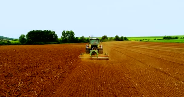 Kilkis Grécia Abril 2018 Aerial Shot Farmer Tractor Agricultural Field — Vídeo de Stock