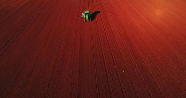 Kilkis Grecia Abril 2018 Aerial Shot Farmer Tractor Agricultural Field — Vídeo de stock