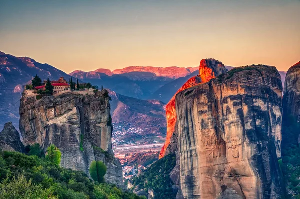 Landscape with monasteries and rock formations in Meteora, Greec — Stock Photo, Image