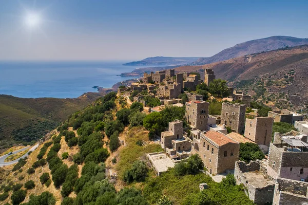 Ватія, вражаюче традиційне село Мані з чарою. — стокове фото