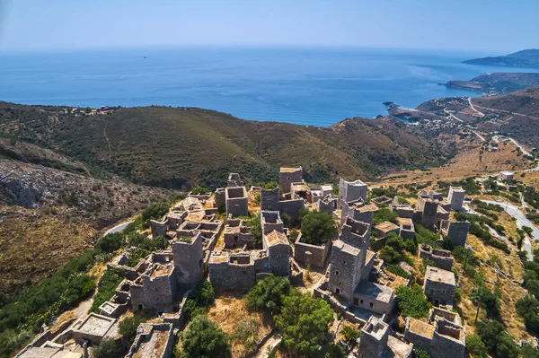 Vathia el impresionante pueblo tradicional de Mani con el chara — Foto de Stock