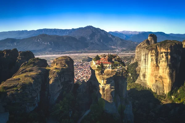 从Meteora, G的圣三位一体修道院俯瞰天空 — 图库照片