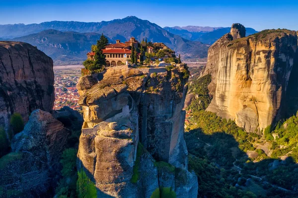 Vista aérea do Mosteiro da Santíssima Trindade em Meteora, G — Fotografia de Stock