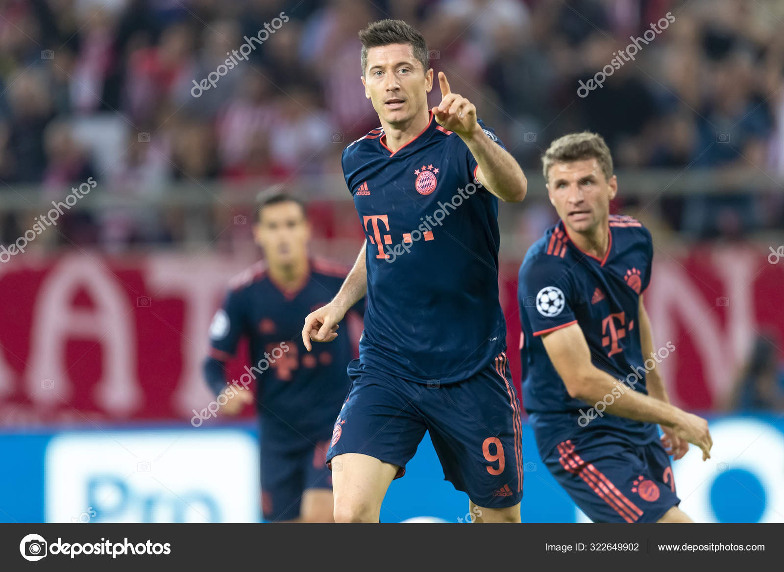 Uefa Champions League Jogo Entre Olympiacos Vs Bayern Fotografia De Stock Editorial C Vverve 322649902