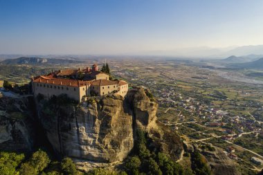 Yunanistan 'ın Meteora kentindeki Varlaam Manastırı' ndan hava manzarası