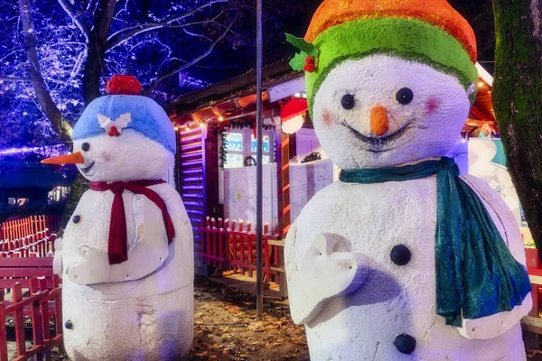 El pueblo de Navidad "Oneiroupoli" en la noche en Drama, norte —  Fotos de Stock