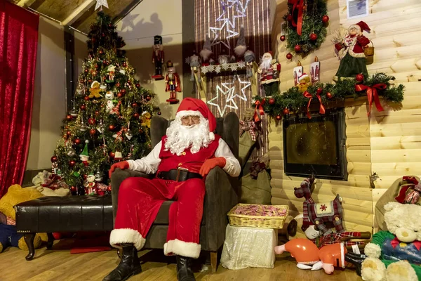 El pueblo de Navidad "Oneiroupoli" en la noche en Drama, norte — Foto de Stock