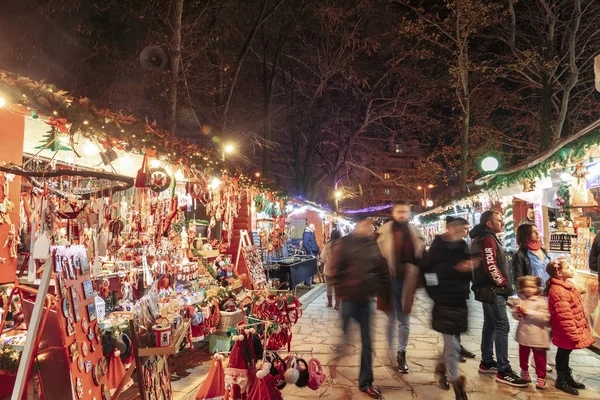 El pueblo de Navidad "Oneiroupoli" en la noche en Drama, norte —  Fotos de Stock