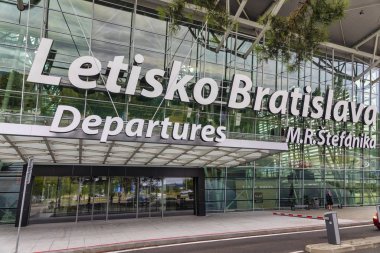 Bratislava Uluslararası Havaalanı 'nın dış görünümü.