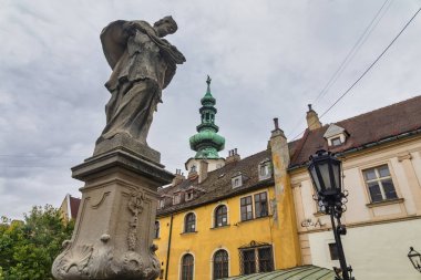 Bratislava 'nın eski kasabasındaki Michael' ın Kapısı.