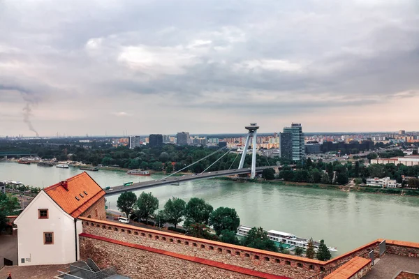 Yeni Köprü 'yü Danude Nehri' nin havadan panoramik görünümünden geçir — Stok fotoğraf