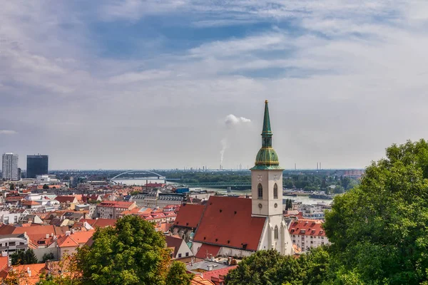View on Bratislava city with St. Martin's Cathedral. — Stock Photo, Image