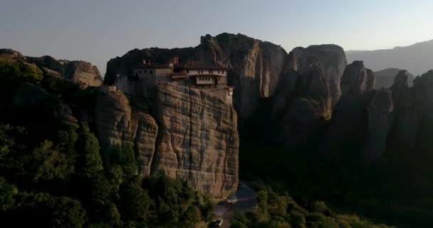 Luftaufnahme Vom Kloster Rousanou Auf Der Klippe Meteora Bei Kalabaka — Stockvideo