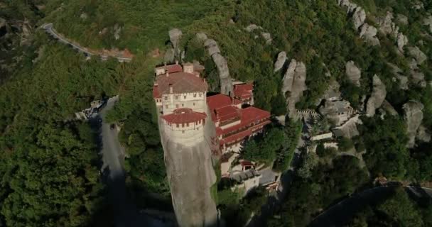 Vista Aérea Monastery Rousanou Alto Penhasco Meteora Perto Kalabaka Trikala — Vídeo de Stock