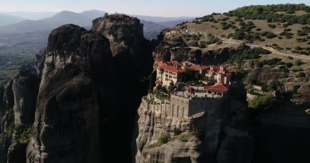 Luftaufnahme Vom Kloster Der Varlaam Auf Der Klippe Meteora Bei — Stockvideo