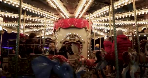 Drama Griekenland December 2019 Gelukkige Mensen Bij Een Spelletje Carrousel — Stockvideo