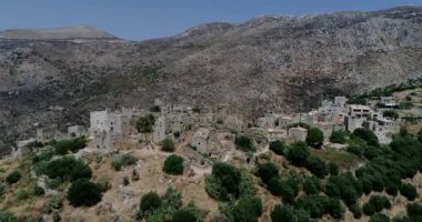 Hava manzaralı Vathia. Karakteristik kule evleriyle etkileyici geleneksel Mani köyü. Lakonia Peloponnese