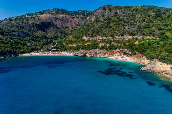 Avión teledirigido vista aérea de la playa de Mega Drafi con turquesa — Foto de Stock