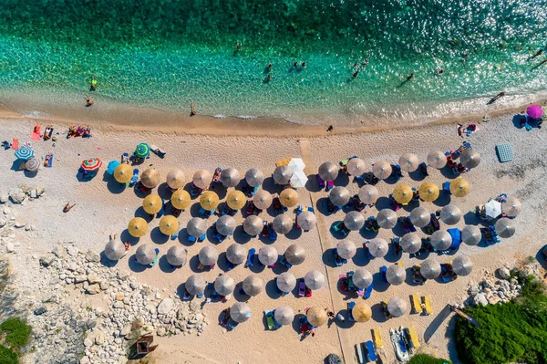 Dronedroneøyne på Mega Drafi Beach med turkis – stockfoto