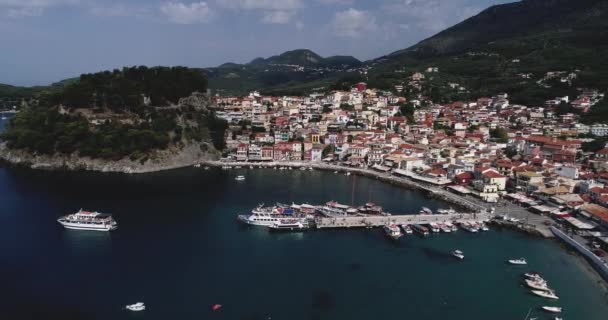 Luftaufnahme Der Küstenstadt Parga Griechenland Sommer Kristallklares Wasser Natürliche Landschaft — Stockvideo