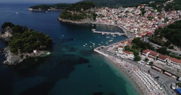 Luftaufnahme Der Küstenstadt Parga Griechenland Sommer Kristallklares Wasser Natürliche Landschaft — Stockvideo