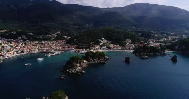 Luftaufnahme Der Küstenstadt Parga Griechenland Sommer Kristallklares Wasser Natürliche Landschaft — Stockvideo