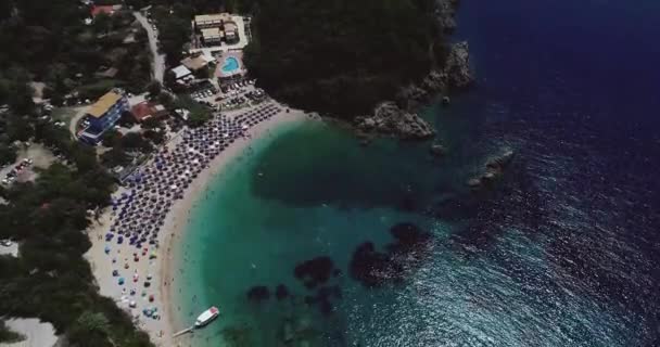 Αεροφωτογραφία Της Παραλίας Σαρακήνικο Γαλαζοπράσινη Θάλασσα Στην Πάργα Ιόνιο Ήπειρος — Αρχείο Βίντεο