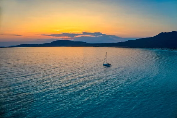 Aerial view of Simos beach at sunset in Elafonisos island in Gre — Stock Photo, Image