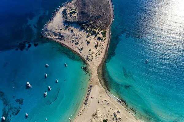 Vista aérea de la playa de Simos en la isla de Elafonisos en Grecia . — Foto de Stock