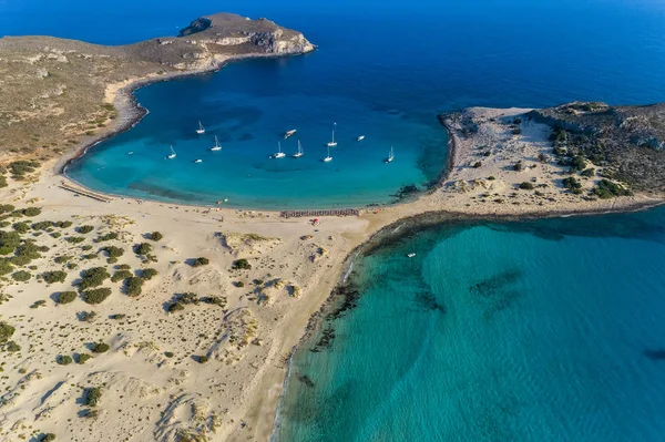 Vista aérea de la playa de Simos en la isla de Elafonisos en Grecia . —  Fotos de Stock