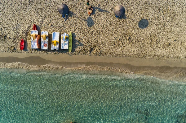 Uitzicht vanuit de lucht op het strand van Simos op het eiland Elafonisos in Griekenland. — Stockfoto