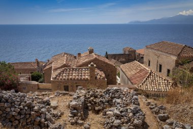 Peloponnese, Gr. Lakonia 'daki eski Monemvasia kasabasının manzarası