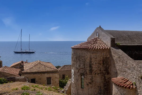 View of the old town of Monemvasia in Lakonia of Peloponnese, Gr — 스톡 사진