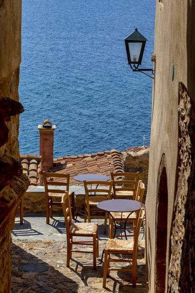 Vista del casco antiguo de Monemvasia en Lakonia del Peloponeso, Gr — Foto de Stock