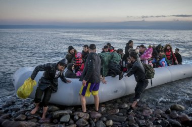 Lezbiyenler, Yunanistan, 2 Mart 2020: Mülteciler ve Göçmenler Türkiye 'den Ege Denizi' ne giden bir botla Yunanistan 'ın Lezbiyen Adası' na ulaştılar