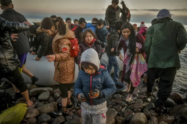 Lesbos Griekenland Maart 2020 Vluchtelingen Migranten Aan Boord Bereiken Het — Stockfoto