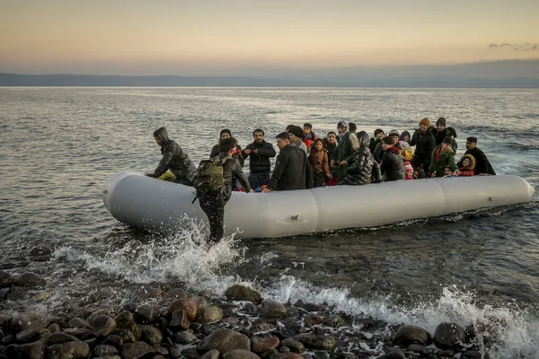 Lesbos Greece March 2020 Refugees Migrants Reach Greek Island Lesbos — Stock Photo, Image