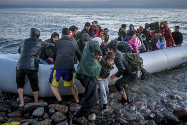 Lezbiyenler, Yunanistan, 2 Mart 2020: Mülteciler ve Göçmenler Türkiye 'den Ege Denizi' ne giden bir botla Yunanistan 'ın Lezbiyen Adası' na ulaştılar