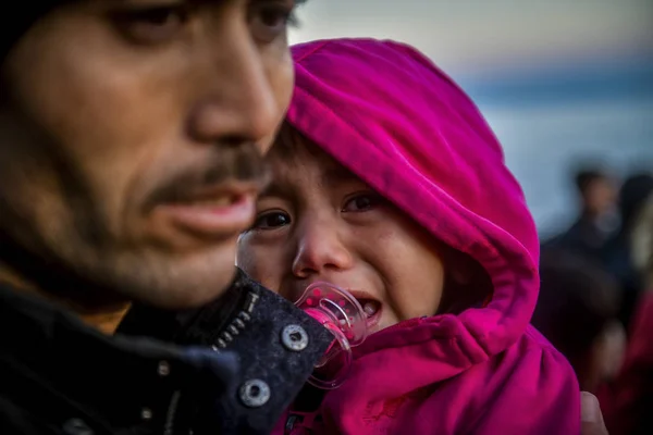 Lesbos Griekenland Maart 2020 Vluchtelingen Migranten Aan Boord Bereiken Het — Stockfoto