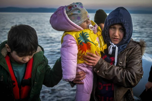 Lesbos Griekenland Maart 2020 Vluchtelingen Migranten Aan Boord Bereiken Het — Stockfoto