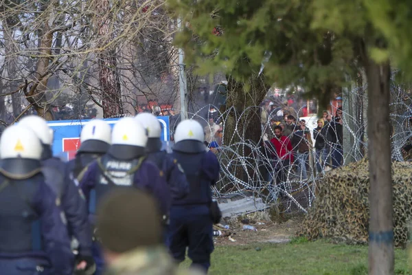 Kastanies Evros Greece March 2020 Greek Police Front Fence Trying — 스톡 사진
