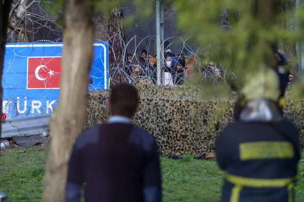 Kastanies Evros Greece March 2020 Greek Police Front Fence Trying — Stock Fotó