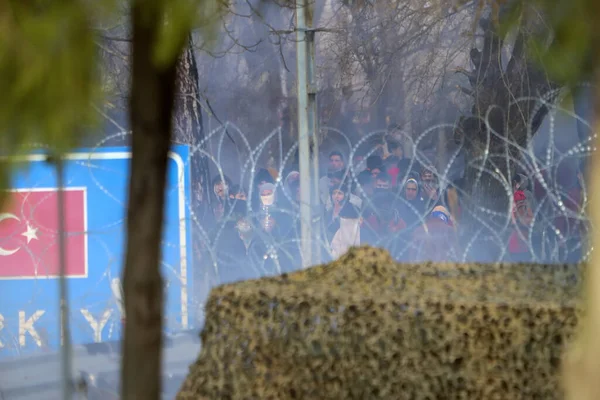 Kastanies Evros Greece March 2020 Greek Police Front Fence Trying — Stok fotoğraf
